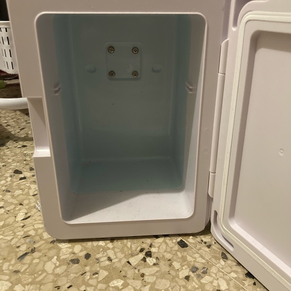 Mini fridge - Picture 2 of 3